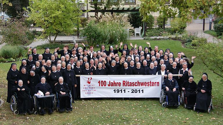 Die Ritaschwestern bei ihrem 100-Jahre-Jubiläum in Würzburg im Jahr 2011. Genau 100 Schwestern zählte der Orden damals. Die Ritaschwestern bei ihrem 100-Jahre-Jubiläum in Würzburg im Jahr 2011. Genau 100 Schwestern zählte der Orden damals.