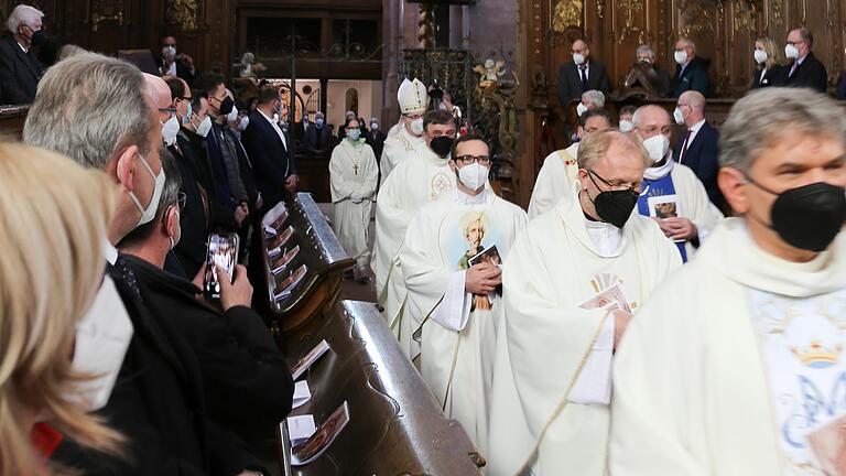 Einzug beim Festgottesdienst anlässlich des 800 Jahre-Jubiläums.