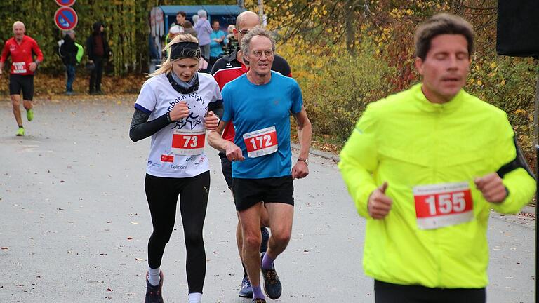 Der Startnummer 172 galt die besondere Aufmerksamkeit beim Bocksbeutellauf des TSV Thüngersheim. Sie trug kein Geringerer als Leichtathletik-Legende und Olympiasieger von 1992 in Barcelona, Dieter Baumann. Er hatte seine Teilnahme für die 10-Kilometer-Strecke des Hauptlaufs gemeldet.