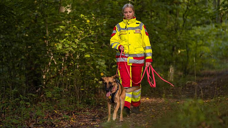 Die Beziehung von Aileen Kohls und ihrer Rettungshündin aus Würzburg geht über die herkömmliche Hund-Mensch-Beziehung hinaus.