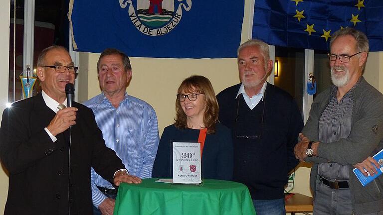 Erinnerten sich gemeinsam an die Geschichten aus der 30-jährigen Partnerschaft mit Alzejur (von links): Gerhard Grieb, Edgar Kamm, Colette Herrmann, Friedrich Böwering und Karl-Ernst Fleckenstein. Foto: Traudl Baumeister