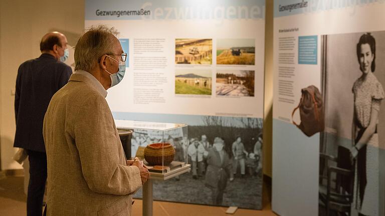 Blick in die Ausstellung im Alten Rathaus in Schweinfurt.