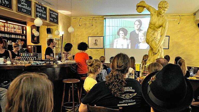 Franken-“Tatort“: Nur 8,41 Millionen Zuschauer - Etwa 70 Gäste sind am Sonntagabend ins Würzburger Café Muck gekommen, um gemeinsam den „Tatort“ zu schauen. Franken-“Tatort“: Nur 8,41 Millionen Zuschauer - Etwa 70 Gäste sind am Sonntagabend ins Würzburger Café Muck gekommen, um gemeinsam den „Tatort“ zu schauen.