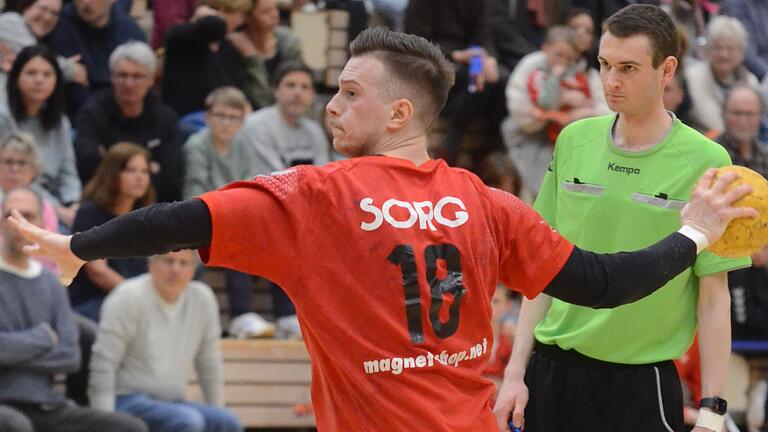 Jannik Schmitt könnte nach einer Pause wegen Knie-Beschwerden ins Team des TSV Lohr zurückkehren.