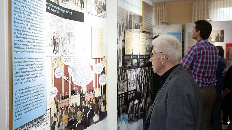 Eine Ausstellung informiert über die insgesamt 13 'Orte der Demokratie in Bayern'. Sie ist bis zum 3. Juli im Ermershäuser Rathaus zu sehen.
