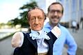 Damian Mallepree mit Goethe-Puppe       -  Johann Wolfgang von Goethe bewahrt selbst als Kasperlfigur seine Würde.