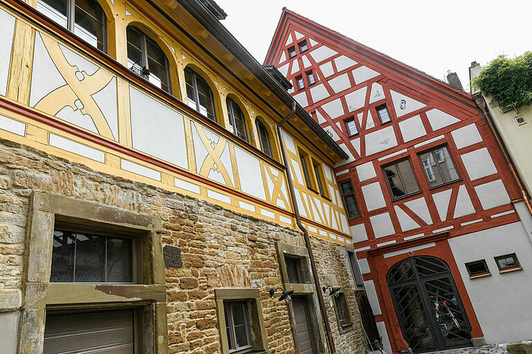 Das Fachwerkgebäude wurde ab 1563 an das Renaissance-Vorderhaus angebaut.