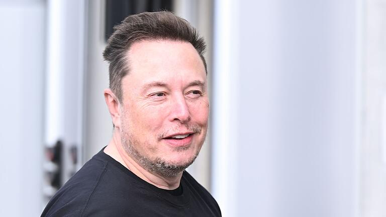 Musk provoziert mit Beitrag auf X.       -  Elon Musk unterstützt Trump im Wahlkampf - und macht auf seiner Plattform X immer wieder Stimmung gegen dessen Kontrahentin Harris. (Archivbild)