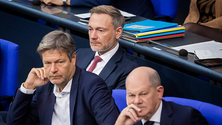 Bundestag.jpeg       -  Die Stimmung in der Ampel ist angespannt. Bringt Chistian Lindner (FDP) das Bündnis mit Bundeskanzler Olaf Scholz (SPD) und Robert Habeck (Grüne) zum Platzen?