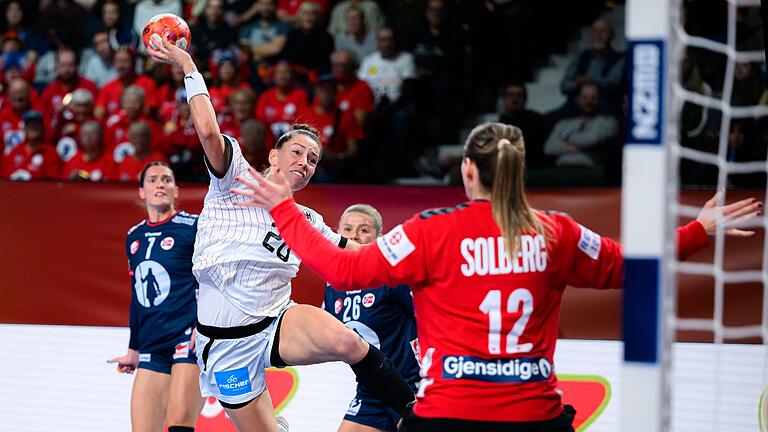 Norwegen - Deutschland       -  Die deutschen Handballerinnen hoffen gegen Slowenien auf einen erfolgreichen EM-Abschluss.