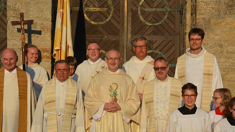 Festgottesdienst zum 50. Geburtstag von Pater Friedrich Vystrcil, dem Leiter der Pfarreiengemeinschaft Würzburg Ost (Frauenland, Heimgarten, Keesburg und Gerbrunn) Foto: Rainer Brand