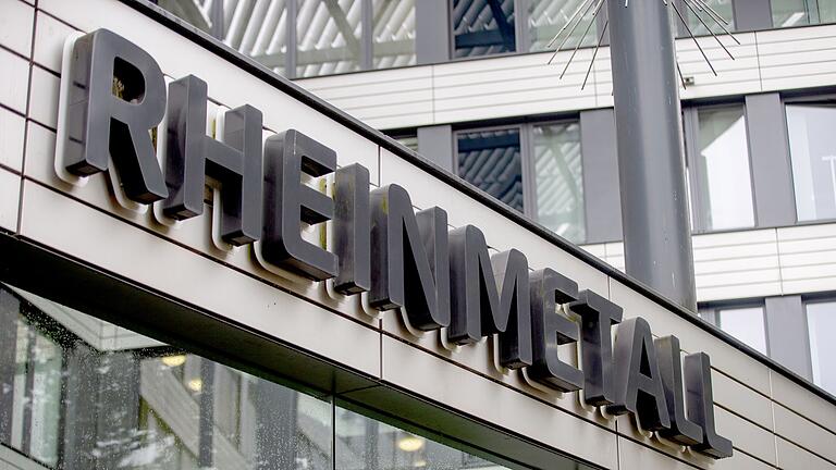 Zentrale der Rheinmetall AG       -  Das Logo der Rheinmetall AG ist vor der Zentrale zu sehen.