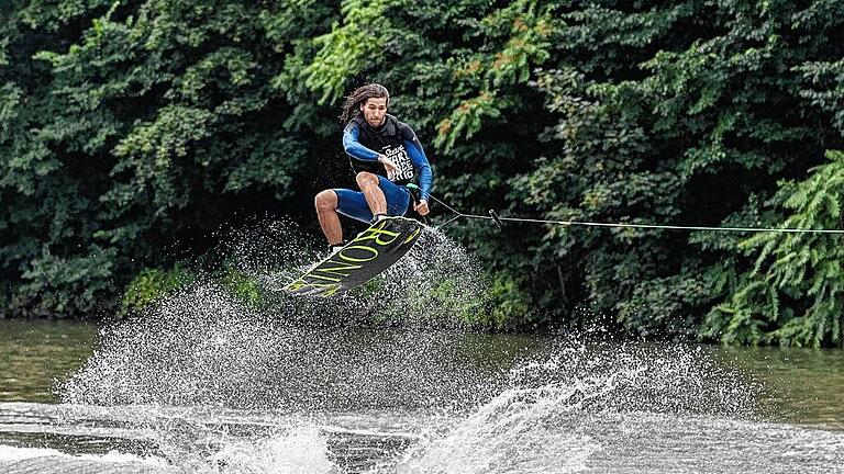 Der Wettkampf auf dem Wasser beim Sternla Wake Race zog wieder 20000 Besucher an. Acht Fahrer zeigten ihre spektakulärsten Tricks.