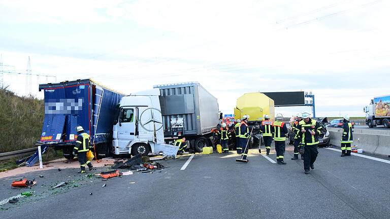 Bei einem Verkehrsunfall mit mehreren Lastwagen auf Höhe der Ausfahrt Würzburg / Randersacker wurde die A 3 in Richtung Frankfurt am Donnerstag für mehrere Stunden komplett gesperrt. Auch die Umleitungsstrecken waren überlastet.