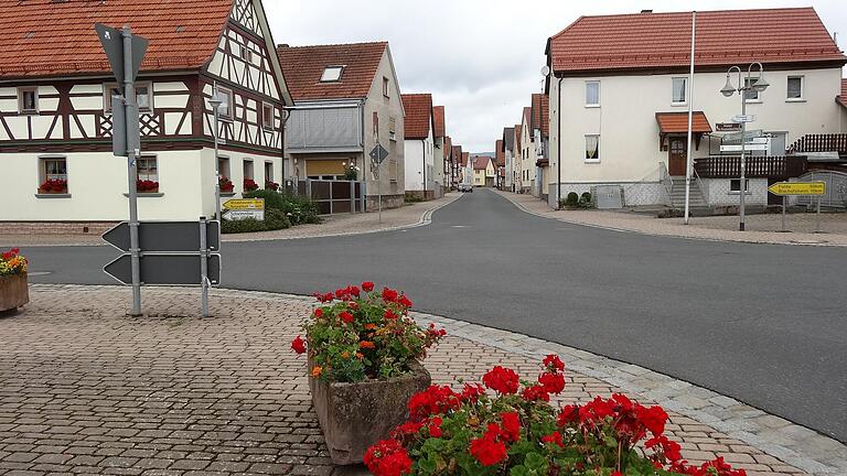 Wer im Altort von Schönau sanieren möchte, unterliegt der Gestaltungssatzung, hat aber auch die Möglichkeit, steuerliche Vorteile geltend zu machen, da es sich um ein Sanierungsgebiet handelt.