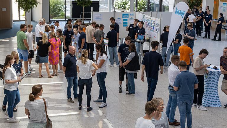Tag der Ausbildung bei Knauf in Iphofen: Das Unternehmen bietet neben klassischen Ausbildungsberufen auch duale Studienmöglichkeiten. Tag der Ausbildung bei Knauf in Iphofen: Das Unternehmen bietet neben klassischen Ausbildungsberufen auch duale Studienmöglichkeiten.