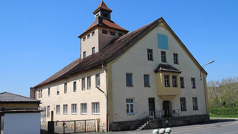 Das ehemalige Flockenwerk in Ochsenfurt sollte eigentlich schon längst abgerissen sein. Doch Joachim Beck bekommt keine Baugenehmigung für sein Vorhaben.