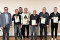 Vorsitzender für Management und Marketing Sebastian Kiesel(von links) und Bürgermeister Harald Hofmann gratulieren zur Ehrung: Hartwig Rossol, Kim Schneiker, Paul Müller, Max Geist, Rainer Scheuplein und Ralph Katholing. Der Vorsitzende für Wirts...       -  Vorsitzender für Management und Marketing Sebastian Kiesel(von links) und Bürgermeister Harald Hofmann gratulieren zur Ehrung: Hartwig Rossol, Kim Schneiker, Paul Müller, Max Geist, Rainer Scheuplein und Ralph Katholing. Der Vorsitzende für Wirtschaft Michael Schulz gratuliert ebenso.