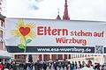 Regelmäßig demonstriert die umstrittene Initiative 'Eltern stehen auf' in Mainfranken&nbsp; gegen die Corona-Politik von Bundes- und Landesregierung - wie auf diesem Bild von Mitte November.