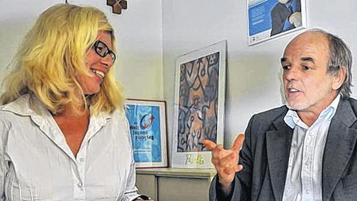 Treiben die Idee „Frühe Hilfen“ voran: Projektkoordinatorin Barbara Lamprecht, Fachbereichsleiter Roland Giegerich. Treiben die Idee „Frühe Hilfen“ voran: Projektkoordinatorin Barbara Lamprecht, Fachbereichsleiter Roland Giegerich.
