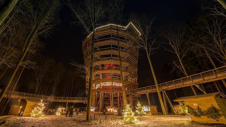 Am Wochenende ist Weihnachtsmarkt am Baumwipfelpfad Am Wochenende ist Weihnachtsmarkt am Baumwipfelpfad