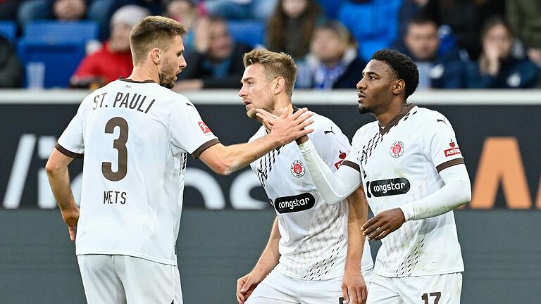 1899 Hoffenheim - FC St. Pauli       -  Spieler des FC St. Pauli freuen sich über den Führungstreffer in Hoffenheim.