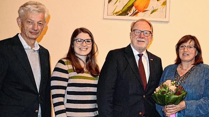 Die neue Führung des Gemündener Festspielvereins (von links): Schatzmeister Wolfgang Schulz, Geschäftsführerin Friederike Möbus, Vorsitzender Hans Michelbach, Zweite Vorsitzende Manuela Rubenbauer, Büroleiterin Bianca Ditterich und Intendant Peter Cahn.