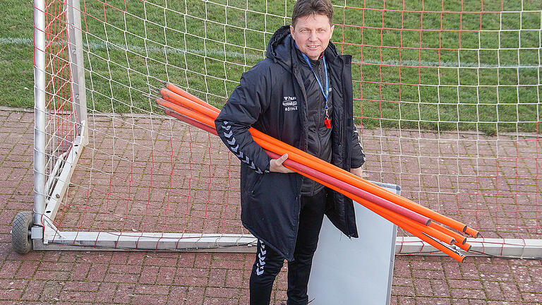 Nach zweieinhalb Jahren leitete Josef Francic (im Bild) am Montag die erste Trainingseinheit nach dem Trainerwechsel beim TSV Aubstadt. Nach zweieinhalb Jahren leitete Josef Francic (im Bild) am Montag die erste Trainingseinheit nach dem Trainerwechsel beim TSV Aubstadt.