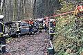Auto auf Forstweg umgekippt: Fahrer herausgeschleudert und schwer verletzt       -  (rp)   Schwer verletzt wurde ein Autofahrer, der am Montagvormittag in der Nähe von Kloster Triefenstein verunglückte. Der 37-Jährige aus dem Landkreis Main-Spessart war auf dem schmalen, laubbedeckten und schmierigen Waldweg oberhalb der Klingelbachschlucht offenbar geschleudert und mit dem linken Vorderreifen bergseitig an den steilen Hang geraten, berichten Polizei und Feuerwehr Marktheidenfeld übereinstimmend. Dadurch wurde der Fahrer aus dem Subaru geschleudert und schwer verletzt. Den Alarm bei der Rettungsleitstelle setzte offenbar ein unbeteiligter Zeuge ab, der die Rettungsdienste auch in den Waldweg einwies. Der Wagen kippte auf die Fahrerseite. Er wurde von den Feuerwehren Trennfeld und Marktheidenfeld gesichert und geborgen. Den Schaden gibt die Polizei mit 5000 Euro an. Die Unfallursache steht noch nicht fest. Da auch Öl aus dem Fahrzeug gelaufen war, hielt die Polizei in ihrem Einsatzbogen fest, dass Erdreich abzubaggern sei.