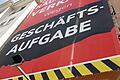 Geschäftsaufgabe       -  Insbesondere der Einzelhandel und das Verarbeitende Gewerbe leiden.