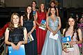 Frauenpower bei der Ehrung der besten Absolventinnen in der Realschule Bad Königshofen: (vorn, von links) Luise Weber, Pia Güntzel, (dahinter) Lina Güntzel, Franziska Mertten, (hinterste Reihe) Lea Kuchenmeister, Marie Wacker und Alena Haßmüller.