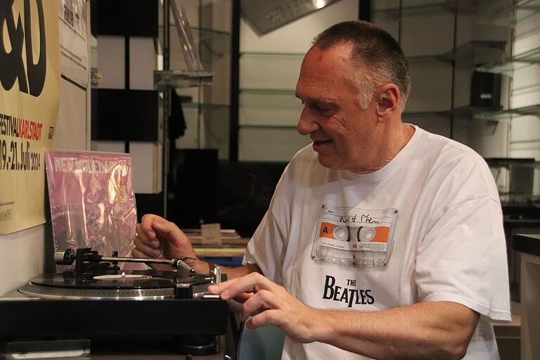 Christian Baier: 'Schallplatten sind menschlicher als Streaming.' Christian Baier: 'Schallplatten sind menschlicher als Streaming.'
