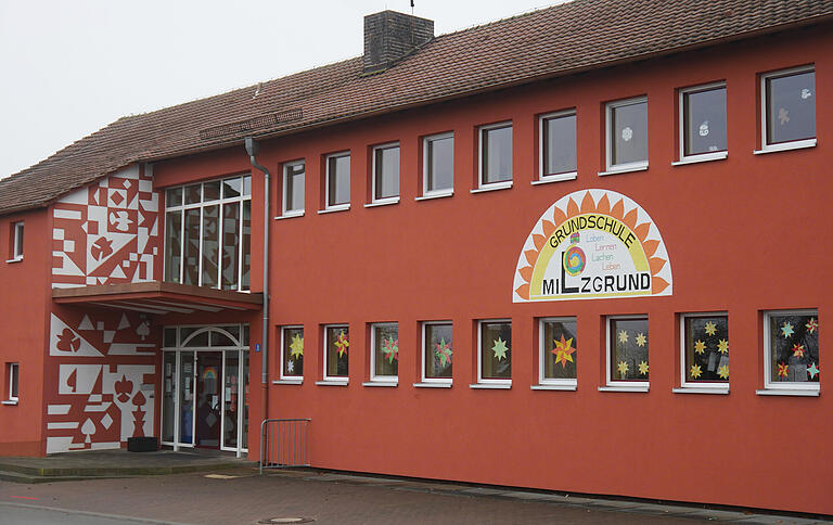 Die Grundschule Milzgrund in Aubstadt: Hier bangt man aufgrund sinkender Schülerzahlen immer wieder um den Bestand. Die Grundschule Milzgrund in Aubstadt: Hier bangt man aufgrund sinkender Schülerzahlen immer wieder um den Bestand.