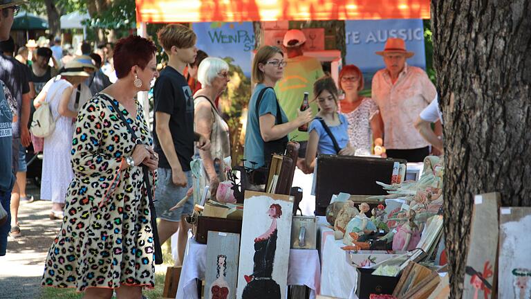 Sonnenschein und ein breit gefächertes Angebot der fast 60 Stände lockten am Sonntag Tausende Besucher in die Gerolzhöfer Alleen zur 13. Auflage von 'Kunst &amp; Kulinarisches'.