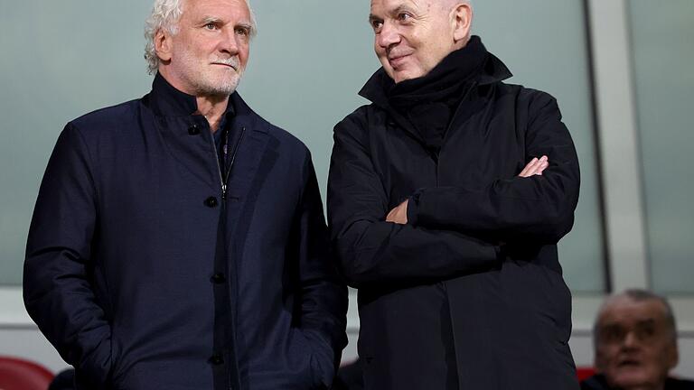 Bosnien-Herzegowina - Deutschland - Verfolgten das Spiel auf der Tribüne: DFB-Sportdirektor Rudi Völler und Präsident Bernd Neuendorf Bosnien-Herzegowina - Deutschland - Verfolgten das Spiel auf der Tribüne: DFB-Sportdirektor Rudi Völler und Präsident Bernd Neuendorf