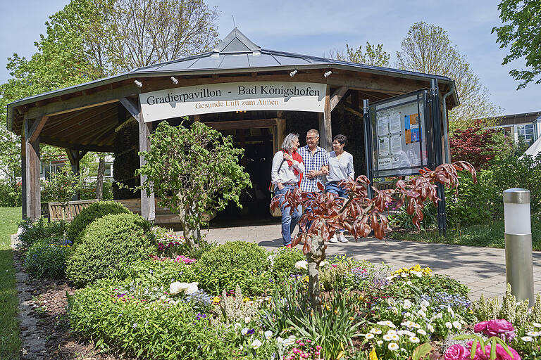 Mit dem Gradierpavillon hat Bad Königshofen ein weiteres attraktives Angebot für seine Gäste. Mit dem Gradierpavillon hat Bad Königshofen ein weiteres attraktives Angebot für seine Gäste.
