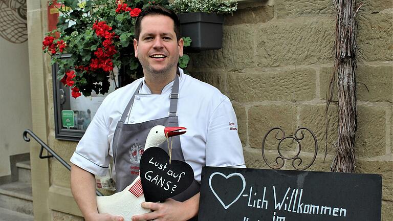 Bei Küchenchef Sven Heß in der Winzerstube in Rödelsee ist das Gansessen ein beliebtes Event. Bei Küchenchef Sven Heß in der Winzerstube in Rödelsee ist das Gansessen ein beliebtes Event.