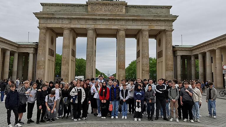 Schüler der neunten Klassen der Mittelschule Zellingen.