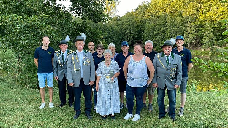 Auf dem Foto Christopher Fritz, Manfred Schuler, Ludwig Korb, Sebastian Fritz, Johanna Bauer, Helga Korb, Josef Mauer, Uwe Schäfer, Vanessa Gebhardt, Walter Gebhardt, Walter Hohnhaus, Edgar Fritz.