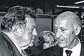 Gespräch am Indramat-Eröffnungstag: Bayerns Ministerpräsident Franz Josef Strauß (links) am 3. Oktober 1986 im Gespräch mit dem Vorstandsvorsitzenden der Mannesmann AG, Werner Dieter, bei der Übergabe des neuen Werks.