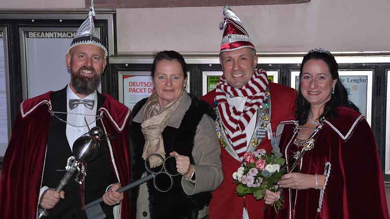 &nbsp;Das Foto zeigt (von links): Prinz Patrick I., Bürgermeisterin Kerstin Deckenbrock, erster Vorsitzender Karsten Steffen, Prinzessin Silke I.