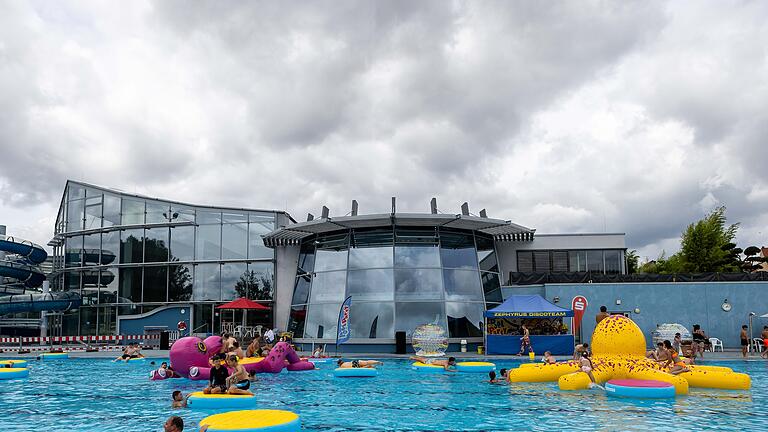Viel Spaß und beste Stimmung bei der Summer Pool Party im Triamare