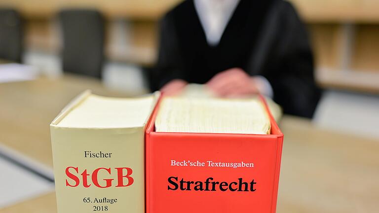 Ins siebte Jahr geht der längste Betrugsprozess Thüringens: In Mühlhausen sitzen wegen des Verdachts des Betruges auch zwei Männer aus Unterfranken auf der Anklagebank, die federführend an Scheingeschäften in Millionenhöhe mitgewirkt haben sollen.
