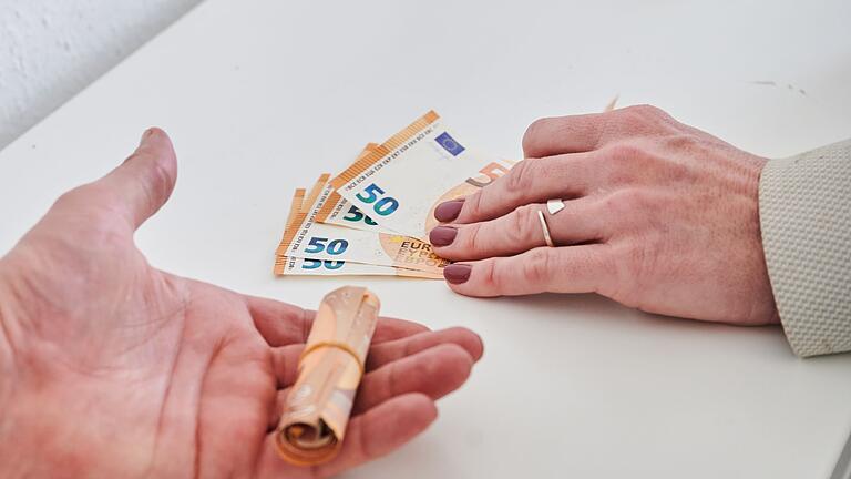 Einkommen.jpeg       -  Die Rente zwischen Männern und Frauen fällt oftmals sehr unterschiedlich aus.