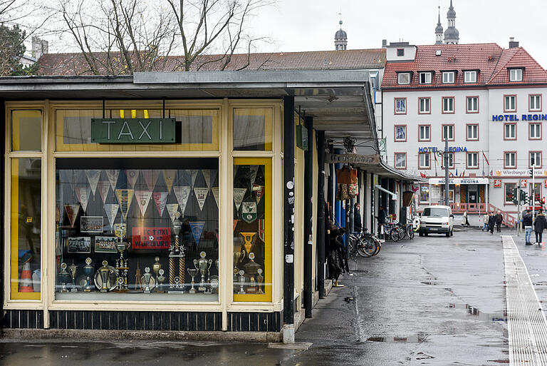 Die ehemaligen Pavillons auf der Ostseite des Bahnhofsvorplatzes (Aufnahme von 2016).&nbsp;