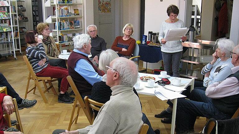 Gut besucht war das Erzählcafé in der Hofheimer Bücherei zum Thema &bdquo;Kloster Eichelsdorf&ldquo;.