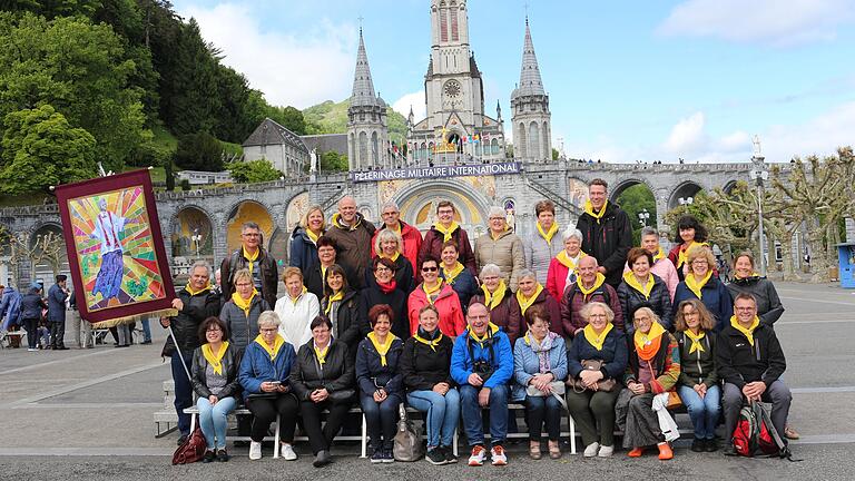 Die Wallfahrergruppe der Pfarreiengemeinschaft Liborius Wagner in Lourdes.