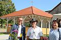 Bürgermeister  Mario Götz, Ortssprecher Paul Bieber und Allianzmanagerin Kissinger Bogen, Stephanie Kunder, vor dem neuen Pavillon im alten Schulgarten bei der Eröffnung.                Im Anschluss fand ein kleines fest statt. Foto: Hilmar Ruppert       -  Bürgermeister  Mario Götz, Ortssprecher Paul Bieber und Allianzmanagerin Kissinger Bogen, Stephanie Kunder, vor dem neuen Pavillon im alten Schulgarten bei der Eröffnung.                Im Anschluss fand ein kleines fest statt. Foto: Hilmar Ruppert