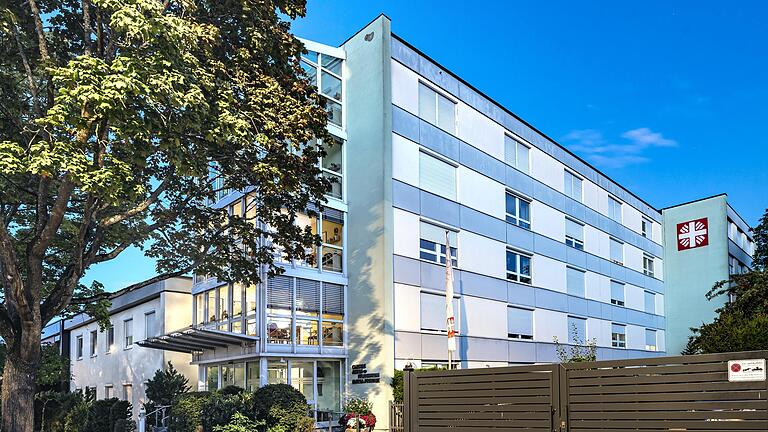 Das Seniorenheim 'Haus Maria Frieden' in der St.-Anton-Straße 14 schließt. Zuletzt wurden 47 Bewohnerinnen und Bewohner hier versorgt. 20 haben bereits einen neuen Platz gefunden.