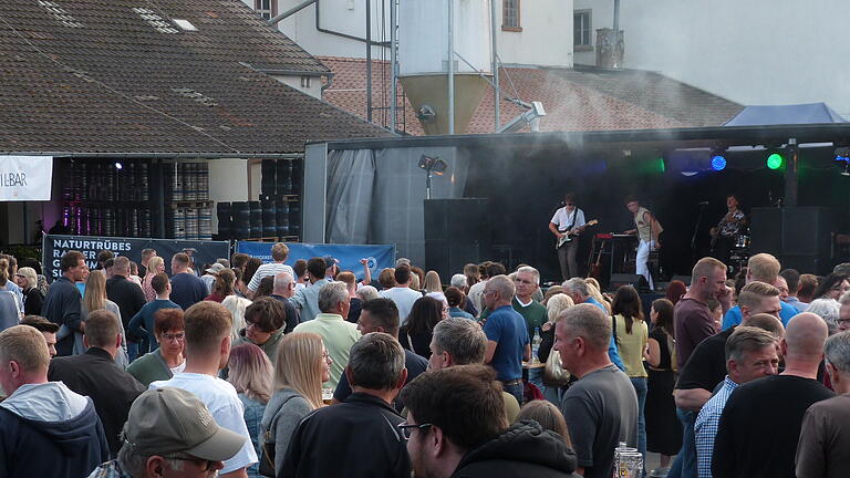 Die Martinsbräu feierte mit einem musikalischen Open-Air-Abend ihr Brauereifest.
